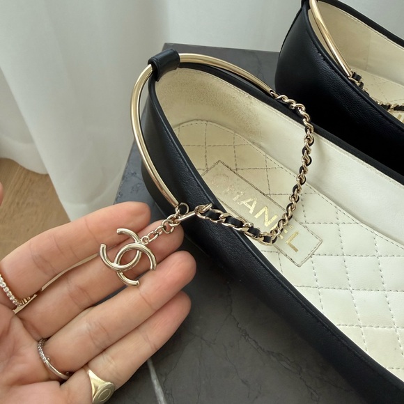 CHANEL Black Leather Cap-Toe Ballet Flats with Gold Chain Ankle Charm - Picture 3 of 9